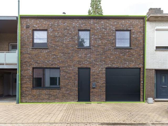 Moderne nieuwbouwwoning met garage en 2 ruime slpk in Balen