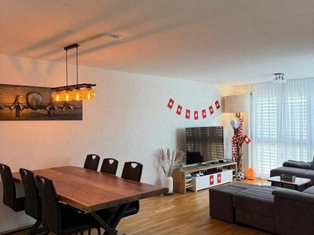 Moderne Attikawohnung mit grosser Terrasse zu vermieten