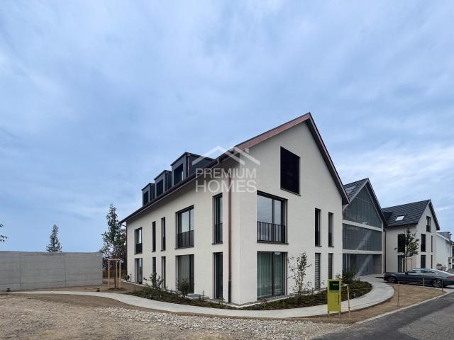 MODERNE ATTIKAWOHUNG MIT TRAUMHAFTER BERGKULISSE