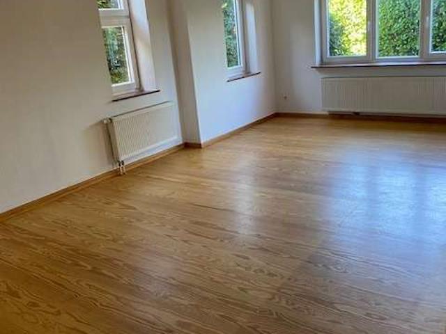 Moderne Altbauwohnung im Erdgeschoss mit neuer EBK