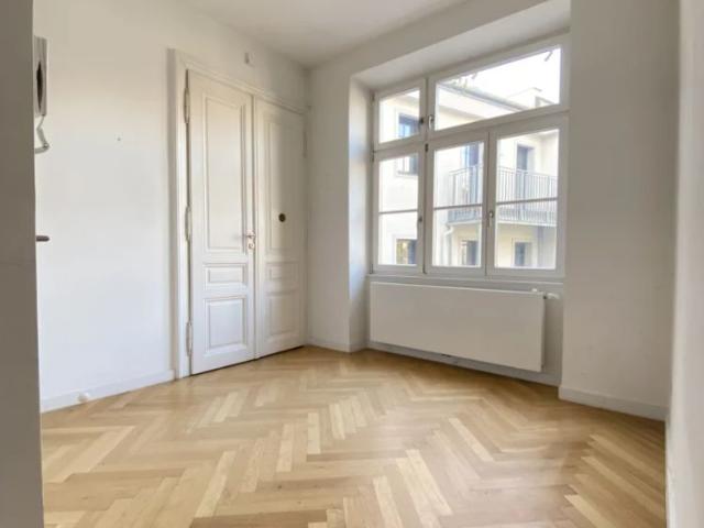 MODERNE ALTBAUWOHNUNG mit BALKON NÄHE SOPHIENSÄLE / WIEN MITTE