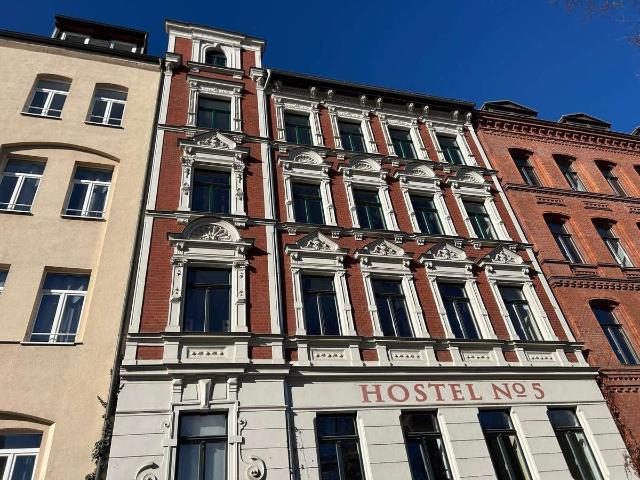 Moderne Altstadt Oase: Sanierte 3 Zimmer Traumwohnung mit Einbauküche im Zentrum von Halle!