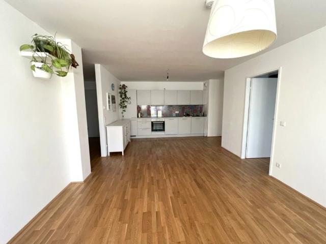 Moderne, ansprechende 2 Zimmerwohnung mit Balkon und Kühldecke