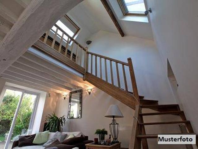 Moderne Architektenvilla mit Wellnessbereich und Schwimmbecken
