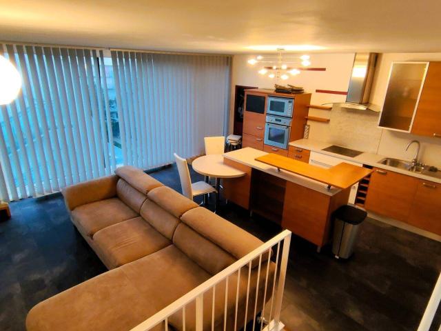 Moderne Architektur auf drei Ebenen: Repräsentative Maisonette mit Dachgarten und Terrasse Provisionsfrei!