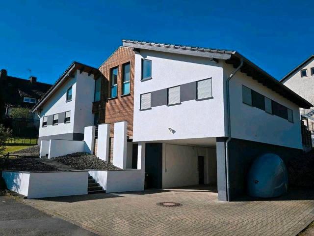 Moderne Architektur trifft Nachhaltigkeit Hochwertiges MFH