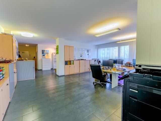 Moderne Bürofläche mit Küche und DU/WC im Steuerparadies Freienbach SZ!
