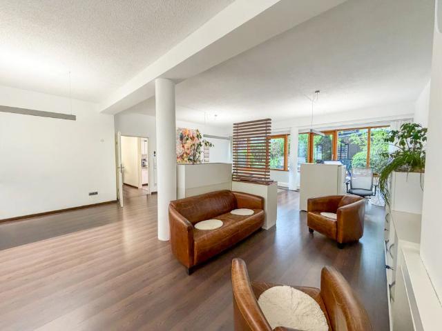 Moderne Bürofläche mit 97 m² im 1. Obergeschoss zu vermieten