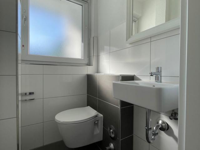moderne Balkonwohnung mit Tageslichtbad