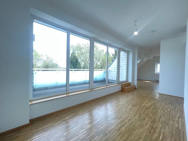 moderne Balkonwohnung mit Tageslichtbad in grüner Lage