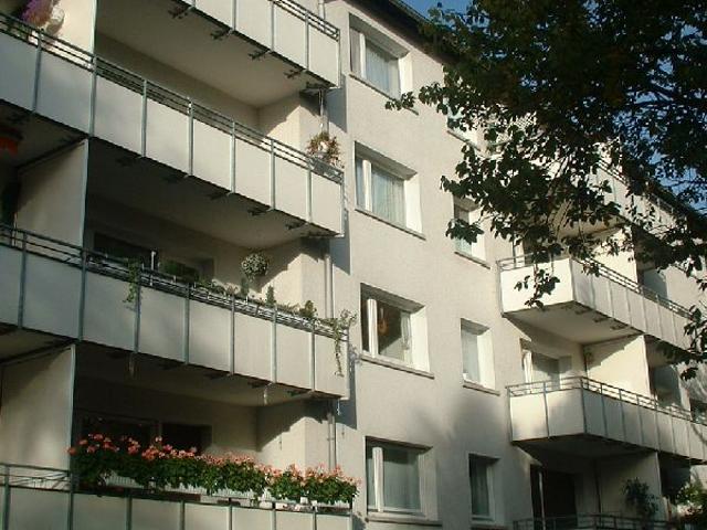 moderne Balkonwohnung mit Tageslichtbad und 3 Zimmern