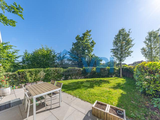 MODERNE DUPLEX WOHNUNG MIT PRIVATEM GARTEN IN SATIGNY