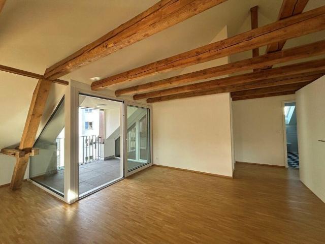 Moderne Dachwohnung mit Loggia an zentraler Lage