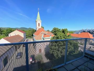GEKÜHLTE DACHGESCHOSS WOHNUNG mit TERRASSE am LORETTOPLATZ