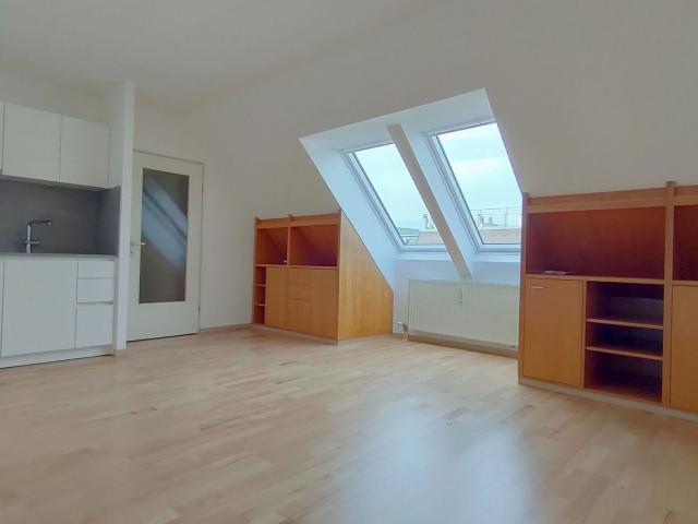 Moderne Dachgeschoß Garconniere in Ruhiger Lage Nähe u4 Unter St. Veit!