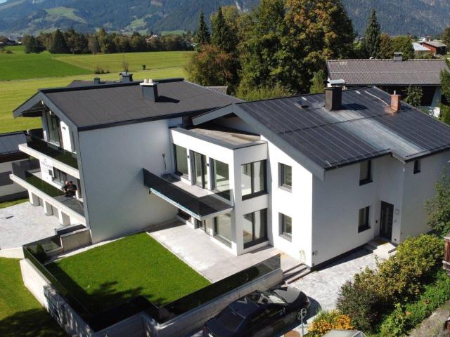Moderne Dachgeschosswohnung im Dreiparteienhaus in zentrumsnaher Lage!