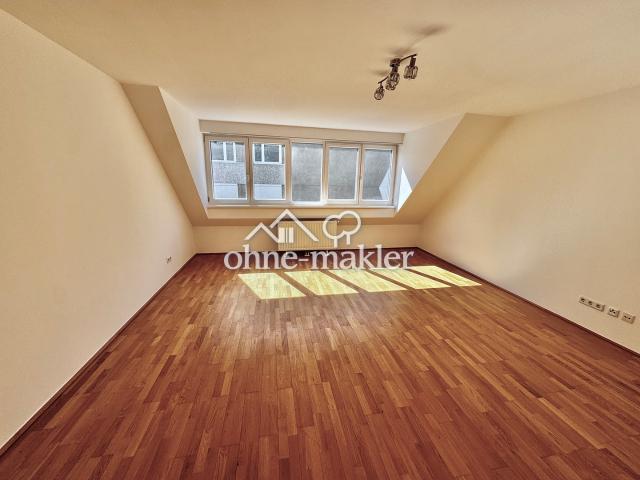 Moderne Dachgeschosswohnung in Top Lage 1060 Wien / Mariahilf