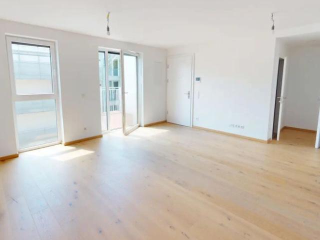 Moderne Dachgeschosswohnung mit Balkon in Brigittenau