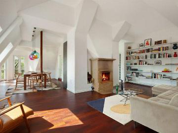 Moderne Dachgeschosswohnung mit loftartigem Wohnbereich und Turmerker mit Blick in den Bürgerpark