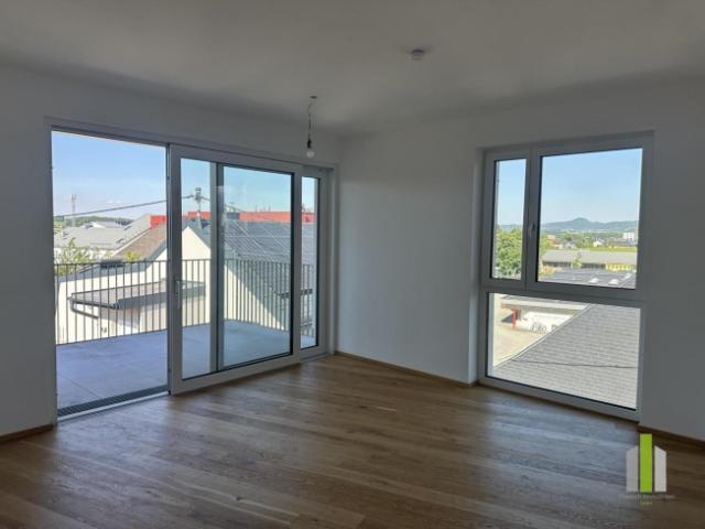 Moderne Dachgeschoßwohnung mit Terrasse und Bergblick