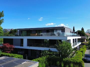 Moderne Designer Attikawohnung mit Aussichtsterrasse
