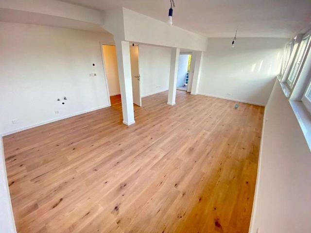 Moderne DG Wohnung mit Loggia und Einbauküche in Bad Dürrheim