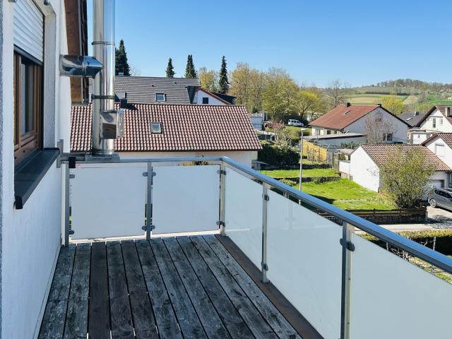 Moderne DG Wohnung: Südbalkon + Garage saniert und sofort bezugsfrei