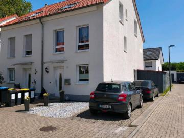 Moderne DHH BJ.2017 | 141 m2 | 2 Stellplätze | Sackgassenlage