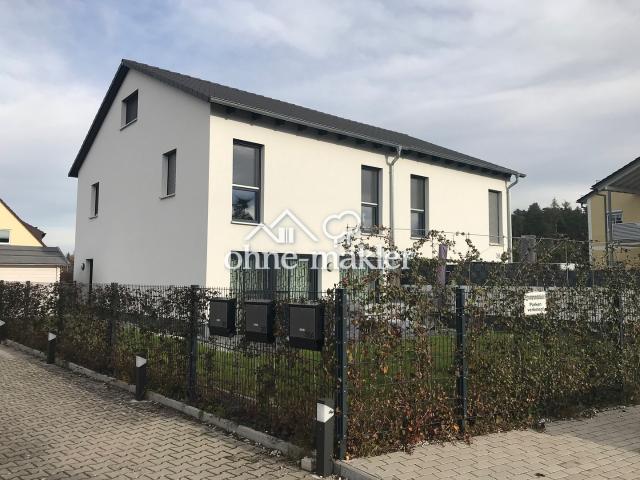 Moderne Doppelhaushälfte am Waldrand in Feucht | Provisionsfrei