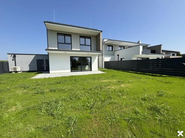 Moderne Doppelhaushälfte in Oftering