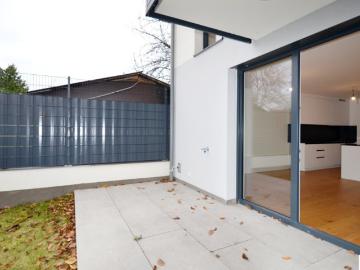 Moderne Doppelhaushälfte in Vösendorf: Erstbezug mit Garten und 6 Zimmern!