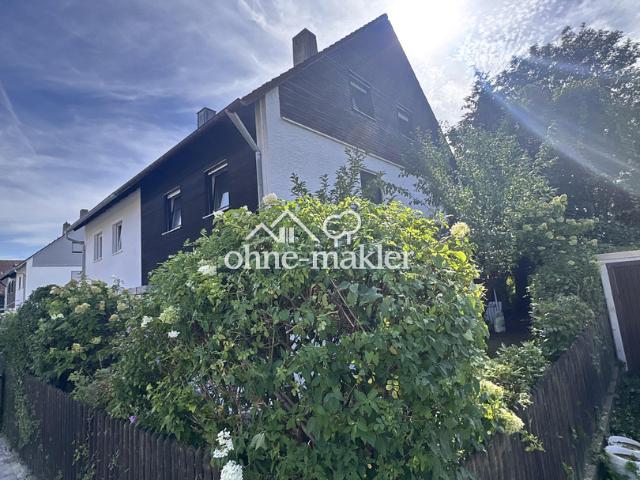 MODERNE DOPPELHAUSHÄLFTE MIT AUSGEBAUTEM DACHSTUDIO, VOLLKELLER UND 2 GARAGEN