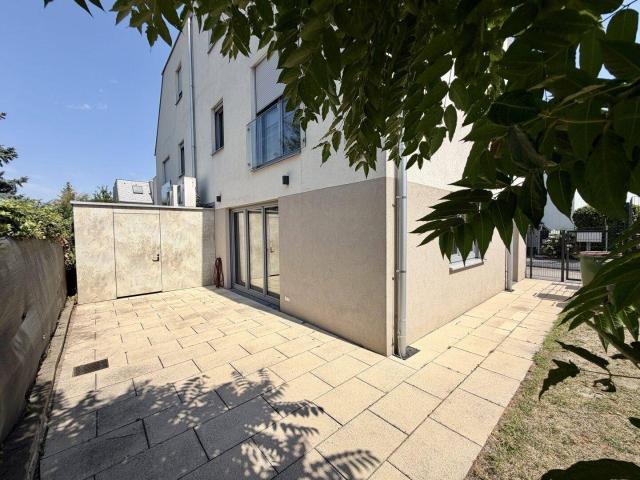Moderne Doppelhaushälfte mit Eigengarten 4 Zimmer, 2 Bäder, Terrasse, Carport