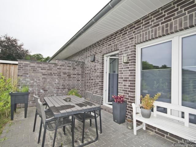 Moderne Doppelhaushälfte mit Einbauküche und Carport in Neerstedt