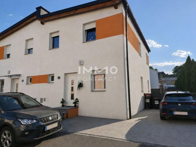 Moderne Doppelhaushälfte mit Garten und Überdachter Terrasse!