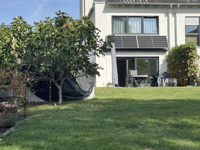 Moderne Doppelhaushälfte mit Garten in Leonberg Eltingen