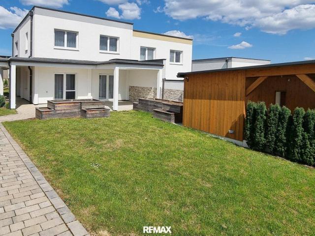 Moderne Doppelhaushälfte mit hochwertiger Ausstattung und Garten