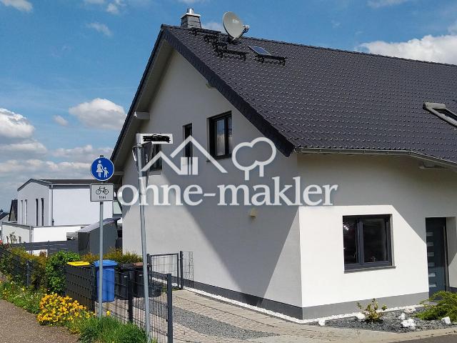 Moderne Doppelhaushälfte mit Panoramablick in Kommern | Energieklasse A | Provisionsfrei