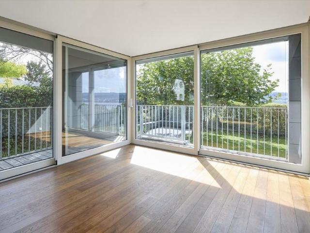 Moderne Doppelhaushälfte mit Seesicht, Dachterrasse und eigenem Garten