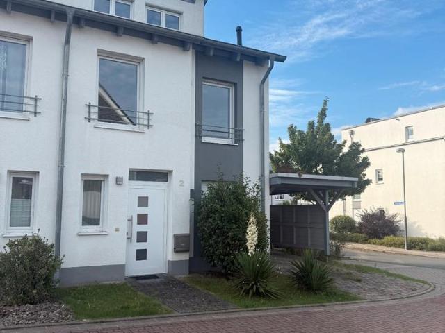 Moderne Doppelhaushälfte mit Solarthermie