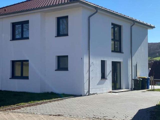 Moderne Doppelhaushälfte mit Terasse, 4 Zimmer & Garten ca. 120m² Wohnfläche ca. 400m² Grundstück
