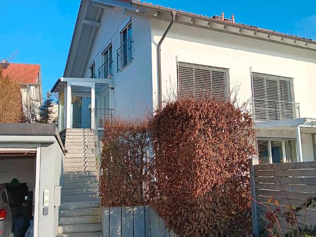 Moderne Doppelhaushälfte mit unverbaubarer Aussicht