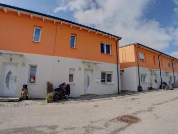 Haus zum Verkauf in 7201 - Garten, Keller