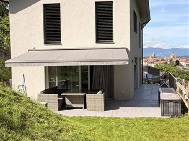 Moderne Doppelhaushälfte mit 4,5 Zimmern