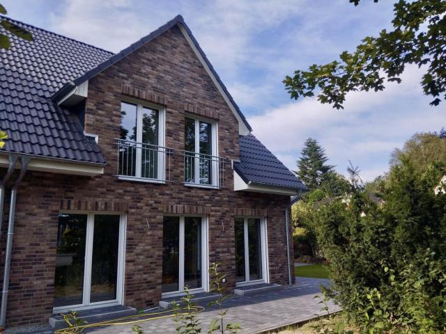 Moderne Doppelhaushälfte mit 5 Zimmern, hochwertiger Ausstattung und Garten in Bönningstedt