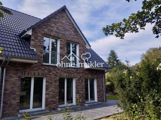Moderne Doppelhaushälfte mit 5 Zimmern, hochwertiger Ausstattung und Garten in Bönningstedt