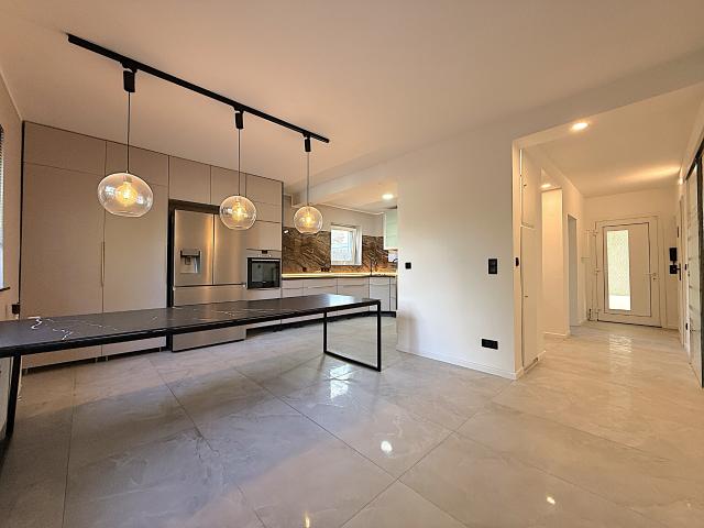 Moderne Drei Zimmer Wohnung