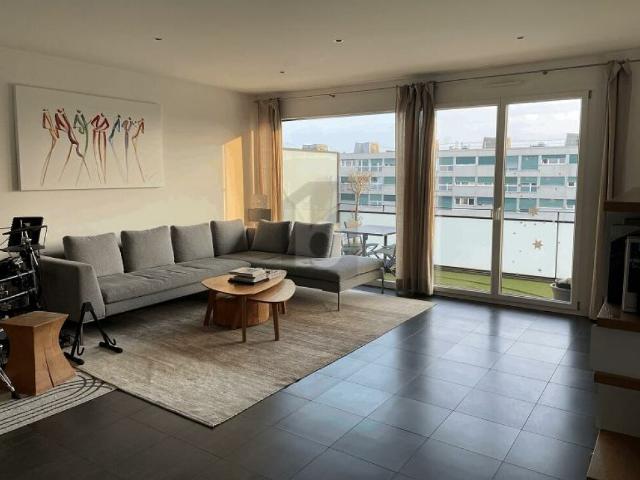 MODERNE ET LUMINEUX, AU DERNIER ETAGE