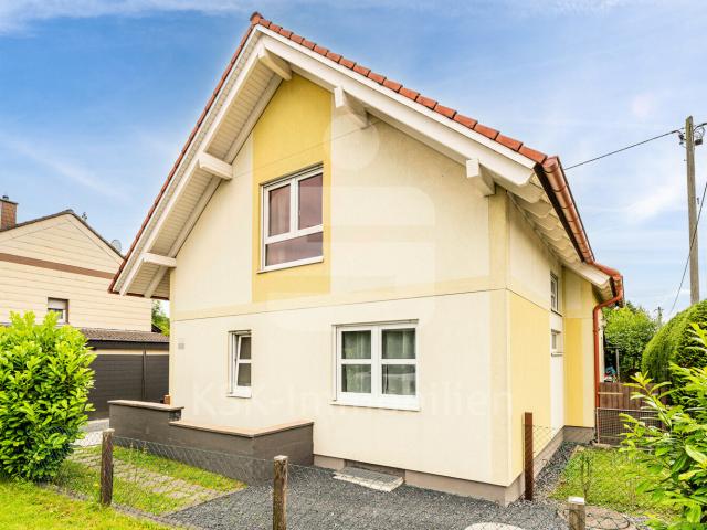 Moderne Effizienz trifft Wohlfühlambiente: Top gepflegtes ELK Haus für die ganze Familie!