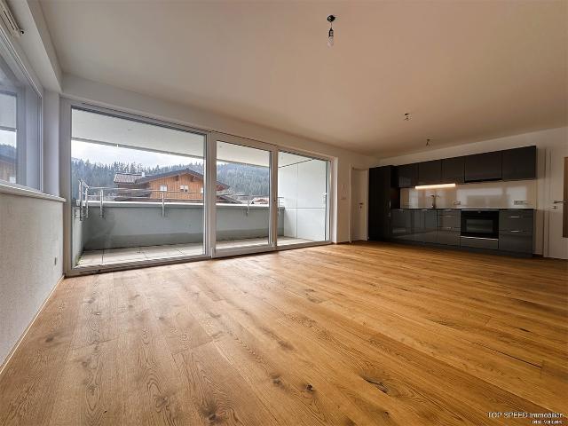 Moderne Eigentumswohnung mit Südbalkon, 2 Schlafzimmern und 2 PKW Stellplätzen in zentraler Lage